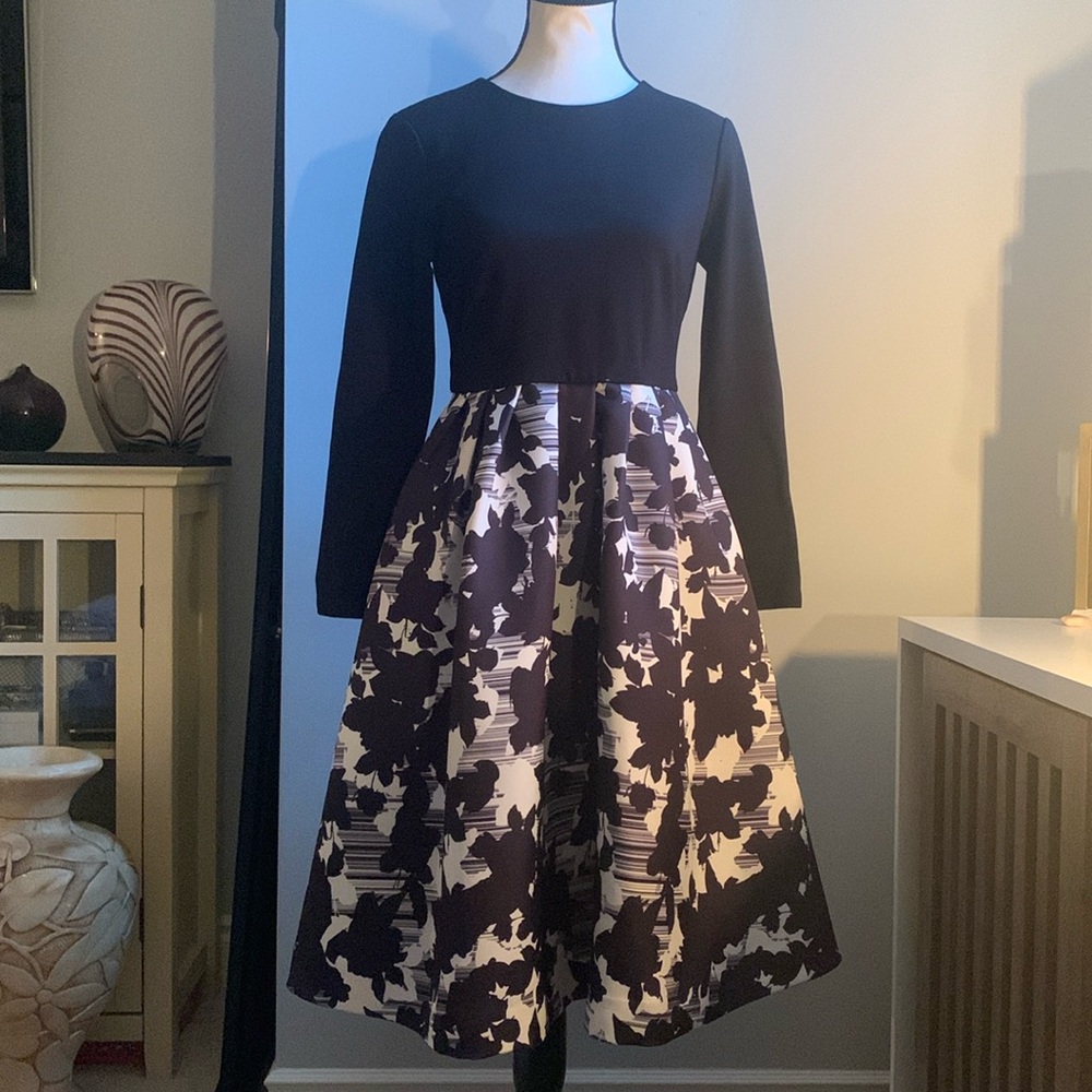Classy quality A-line dress with full skirt, no size tags but likely a size 6-8.